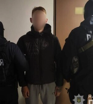 Поліцейські затримали групу шахраїв, які привласнили майже 3 млн грн. ФОТОрепортаж