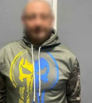 У Києві поліція затримала чоловіка, який запускав феєрверки з вікна 11 поверху