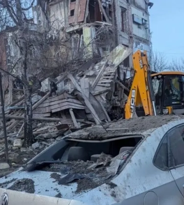 У Кривому Розі завершили рятувальну операцію після вчорашнього ракетного удару РФ: один загиблий та ще 17 постраждалих 