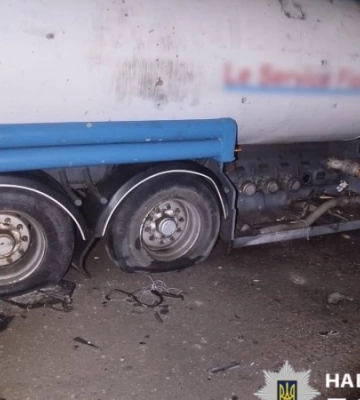 На Київщині через падіння уламків пошкоджені вантажівки та будинки
