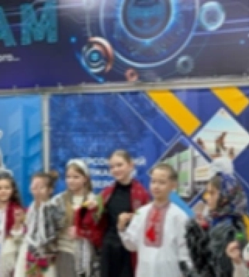 Учні херсонської музичної школи провели різдвяний концерт в офісі Херсонського державного університету