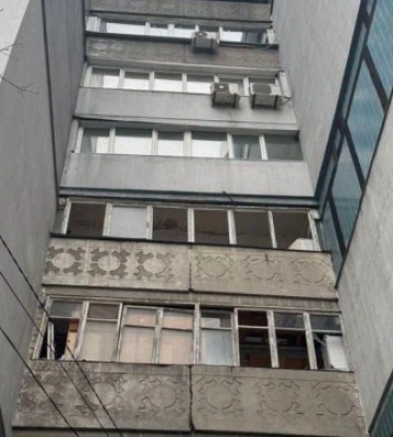 У Дніпрі внаслідок ракетної атаки пошкоджені адмінбудівля та житлові будинки