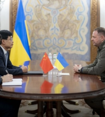 Глава ОП зустрівся з новим послом Китаю - говорили про двосторонній діалог на найвищому рівні