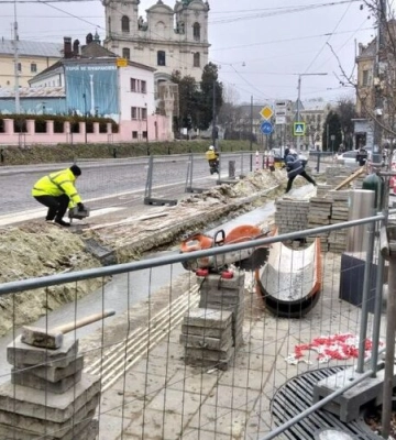 У Львові під павільйони очікування вже залили фундаменти