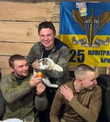 Дмитрий Комаров приехал на Рождество к Сичеславской бригаде в Покровск