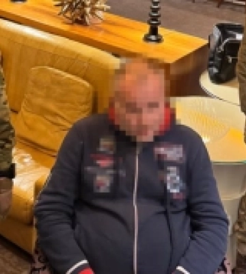 СБУ затримала одного з керівників відомої партії, який вимагав мільйон доларів США за вирішення «земельних питань»
