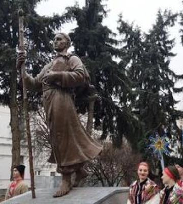 "Різдвяний подарунок для Полтави": у місті відкрили пам'ятник Григорію Сковороді