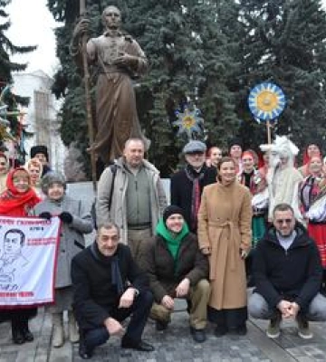 "Різдвяний подарунок для Полтави": у місті відкрили пам'ятник Григорію Сковороді