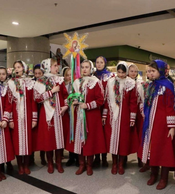 350 дітей заспівали колядки в одному з найбільших ТЦ Дніпра