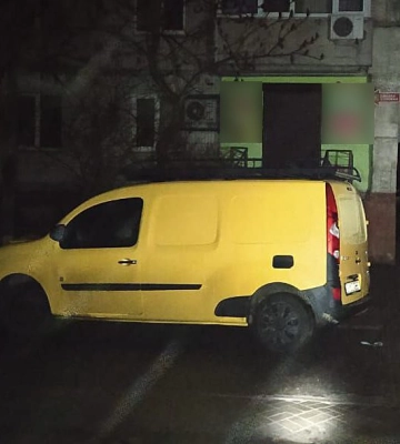 У Сумах п’яний водій  виїхав за межі проїжджої частини, а потім врізався у дерево