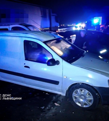 Є загиблий і травмовані: на Львівщині сталася автотроща чотирьох автомобілів (ФОТО)