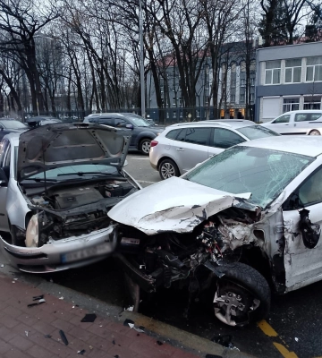 У Києві внаслідок карколомної ДТП постраждали троє людей - розпочато розслідування. ФОТО