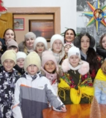 У Білгород-Дністровській міській раді колядували вихованці Центру дитячої творчості, а пластуни передали Вифлеємський вогонь&amp;hellip;