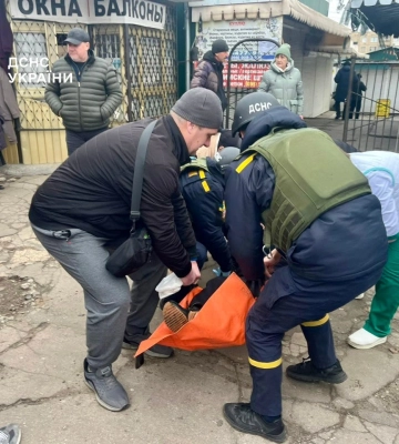 росіяни атакували центральний ринок у Нікополі: 6 постраждалих