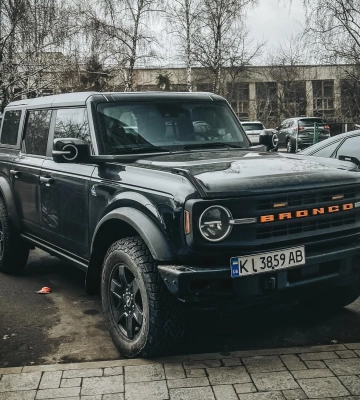 В Киеве заметили культовый американский внедорожник в ретро-стиле 