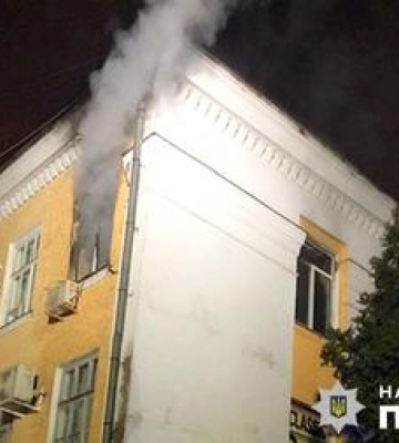 В центрі Полтава горіла нежитлова будівля