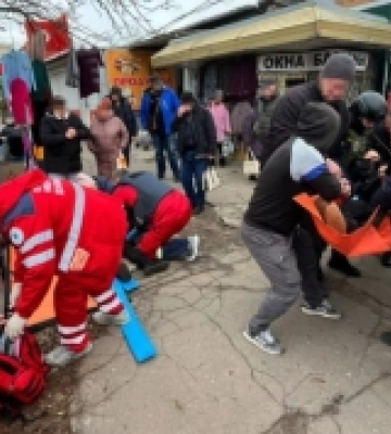 Росіяни вдарили дроном-камікадзе по ринку Нікополя: постраждало вісім людей. ФОТО