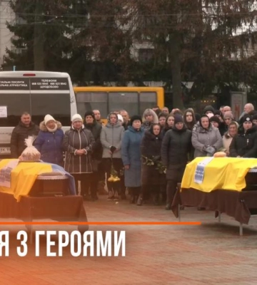 У Рівному на кільці зіткнулися легковики (ВІДЕО)