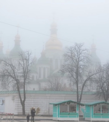 Водіїв і пішоходів Києва та області закликають бути уважними на дорогах: синоптики прогнозують туман