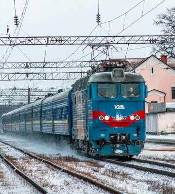Перед праздниками Укрзализныця запускает 52 новых вагона на популярные маршруты