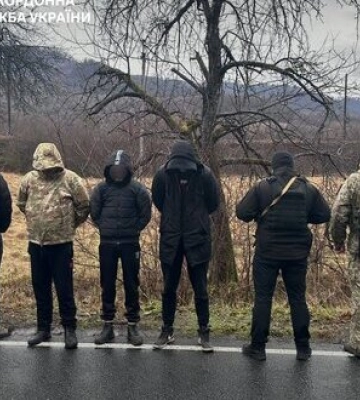 Маскувалися під траурний кортеж: двох ухилянтів затримано на Закарпатті. ФОТОрепортаж