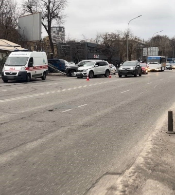 Після зіткнення відкинуло на стовп: в Одесі через аварію ускладнено рух однією з вулиць, - ФОТО