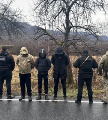 На Закарпатье для выезда за границу уклонисты присоединились к траурному кортежу