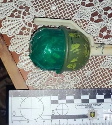 На Тернопільщині жінка погрожувала сусідам гранатою