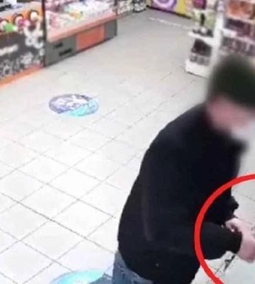 Іноземець з пістолетом "виніс" 11 тис. грн з магазину на Андріївському узвозі у Києві: йому загрожує до 15 років тюрми