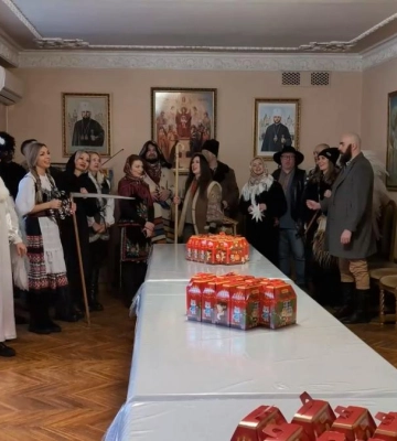 Колядували та збирали гроші на благодійність: у Рівному ходив "Зірковий Вертеп" (ВІДЕО)