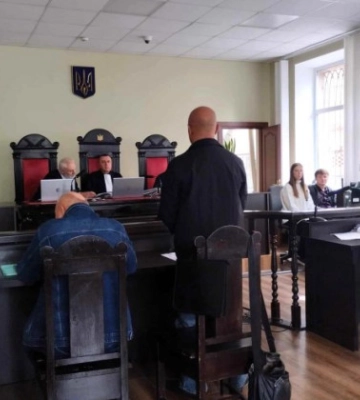 В Виннице суд увеличил срок заключения мужчине, распространявшему символику коммунистического режима