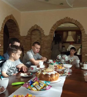 8 родин-переселенців із Херсонщини, які виховують дітей-сиріт отримали нові домівки