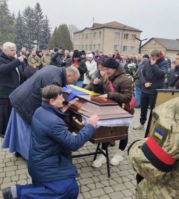 Знайшов вічний спочинок на Різдво: на Волині попрощалися із 22-річним Героєм Максимом Томчуком