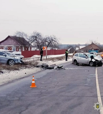 На Хмельниччині внаслідок ДТП травмувалися двоє водіїв та двоє пасажирів, - поліція