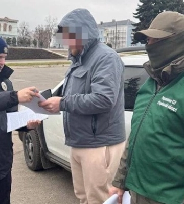 В Ізюмі посадовець видавав старі хати за будинки, пошкоджені обстрілами