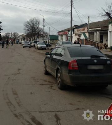 У Лебедині жінка опинилася під колесами авто