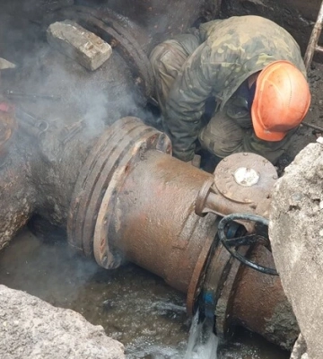 У Голосіївському районі столиці стався прорив трубопроводу, рух перекрито
