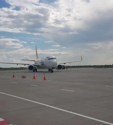 Яку зарплату, під час повномасштабної війни, отримує директор херсонського аеропорту
