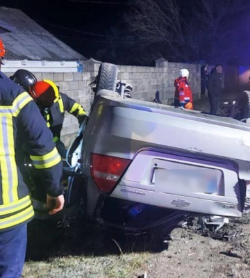 Смертельна ДТП у Сарнах: тіло загиблого водія  із понівеченого авто деблокували рятувальники