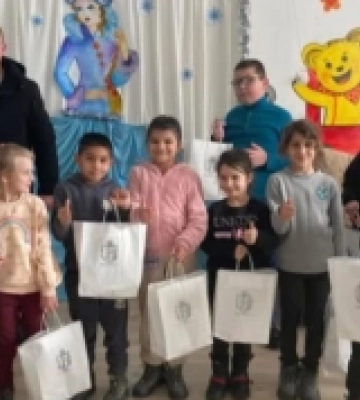 Дітям Головненсьої спеціальної школи привезли святкові подарунки