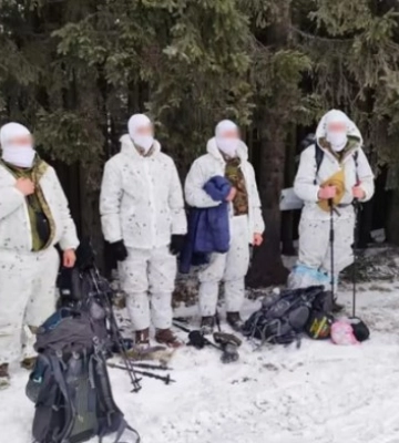 На кордоні з Румунією затримали групу ухилянтів у маскувальних костюмах