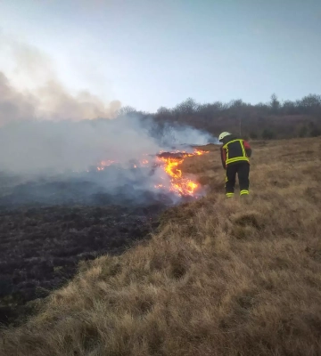 Під час пожежі сухостою на Хустщині травмувався 60-річний чоловік