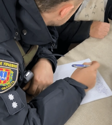 Чоловік після сварки у кафе повернувся з рушницею та поранив трьох людей
