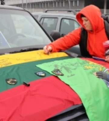30 авто для ЗСУ доправили на Львівщину волонтери з Литви
