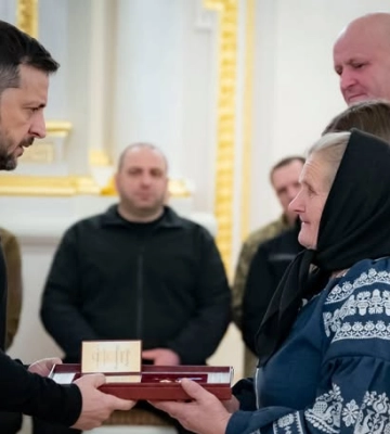 Лучанину, Герою України Олегу Пришневському Зеленський вручив сертифікат на квартиру