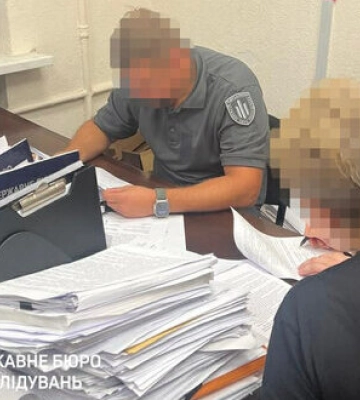 Нарахувала понад 700 тис. грн бойових своїм підлеглим: Судитимуть фінансистку військової частини на Дніпропетровщині, - ДБР