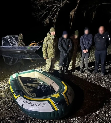 Через Тису за 15 тисяч доларів: на Закарпатті затримали шістьох ухилянтів