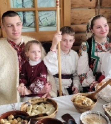 Студенти свалявського коледжу НУХТ відтворили традиційний закарпатський Святвечір. ФОТО. ВІДЕО