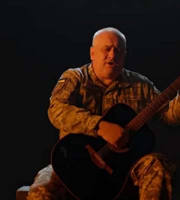 Оперний співак із Запоріжжя заспівав щемливу пісню про загиблих побратимів