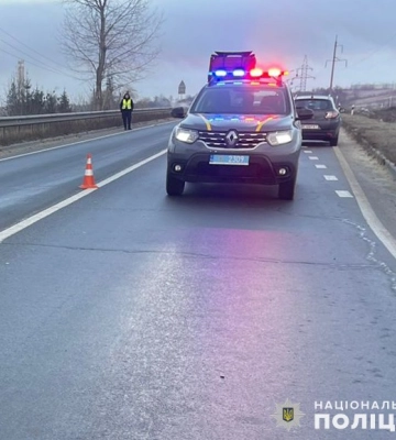 У селі на Львівщині легковик під кермуванням юнака на смерть збив людину, - поліція